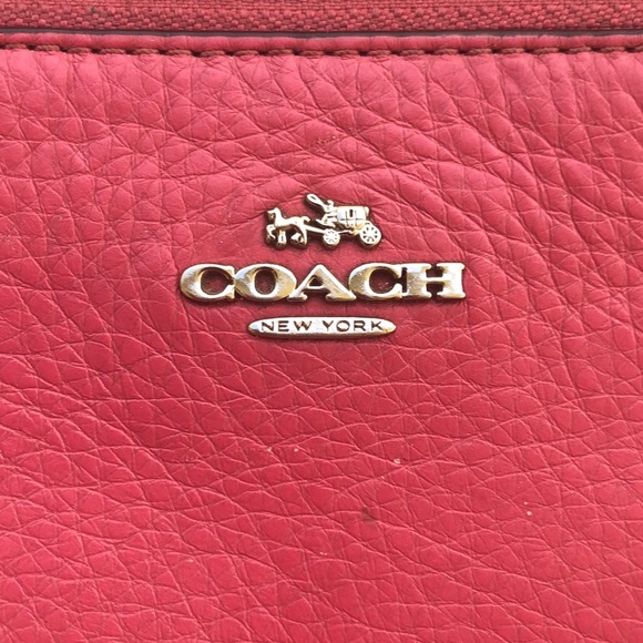 Coach • hot pink -pebbled leather with chain strap - Picture 4 of 8